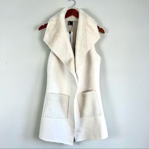 LOVE TOKEN ANDREA FAUX FUR VEST SIZE XS-S IVORY SOFT